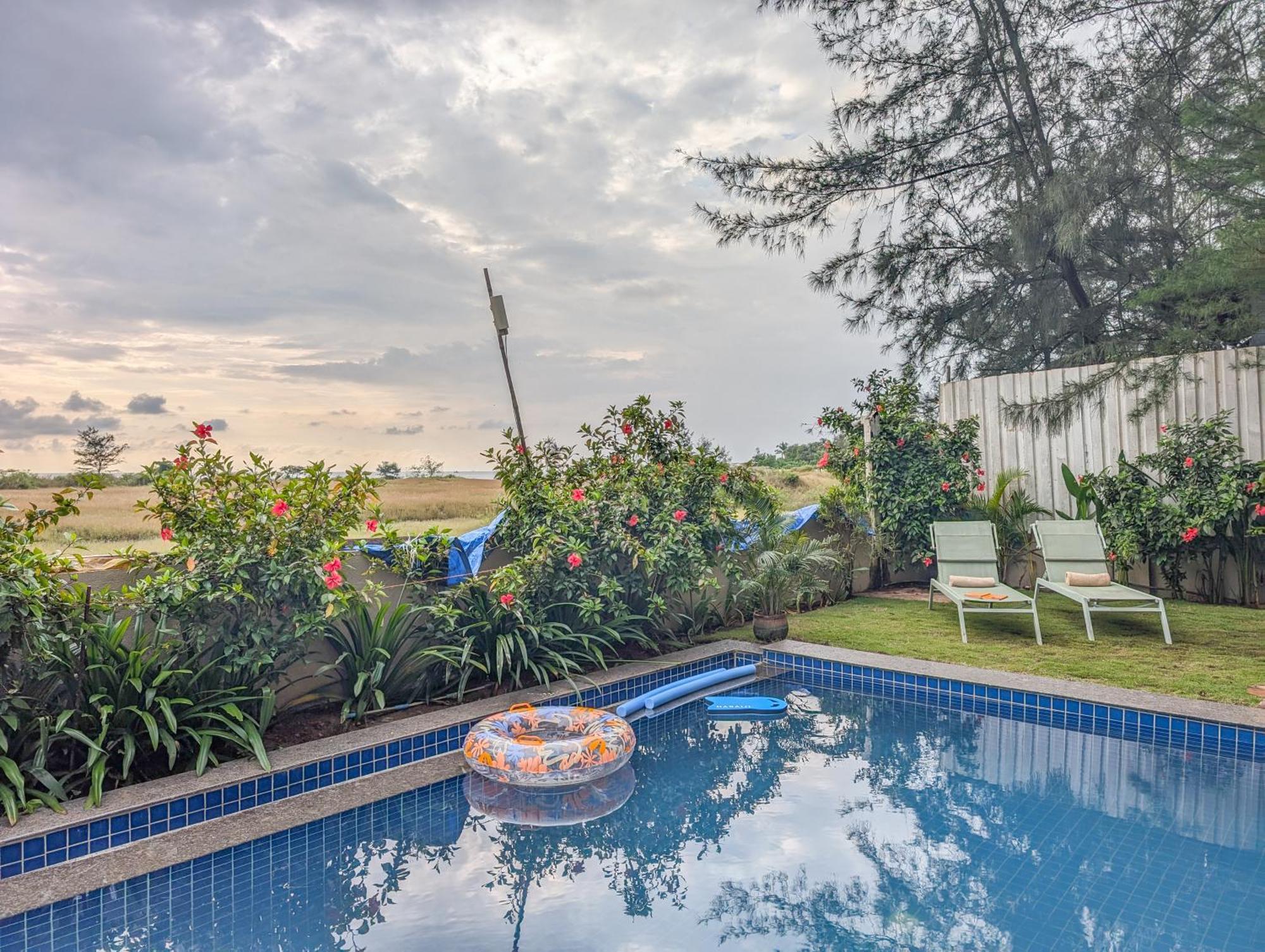 Beach Villa Morjim Extérieur photo